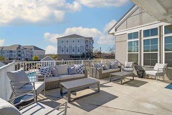 Clubhouse Seating - Photo Gallery 11