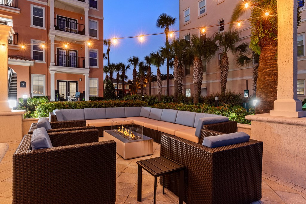 BellRiverside_OutdoorLounge