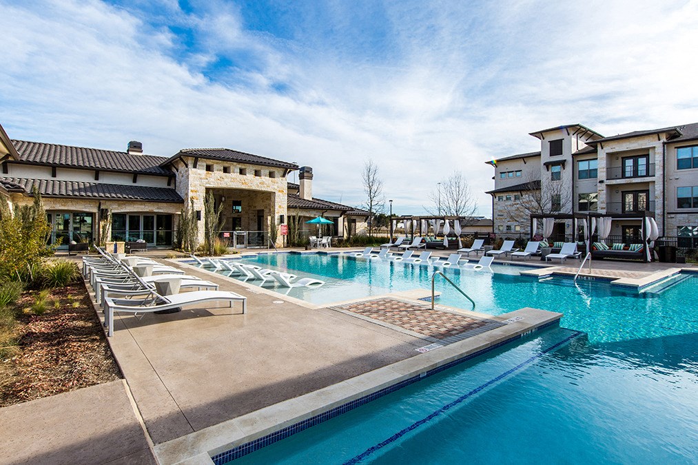 the resort style swimming pool at the preserve at greatstone