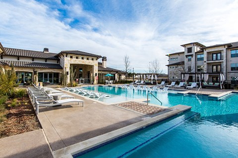 the resort style swimming pool at the preserve at greatstone