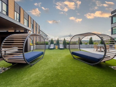 Bell Totem Lake_outdoor seating