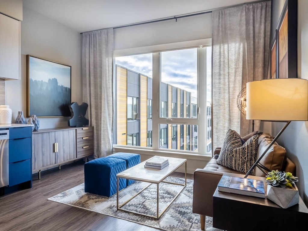 Bell Totem Lake_living room