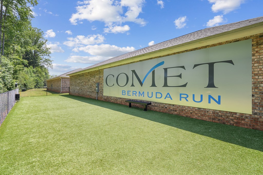 a building with the comet bermuda run sign on the side of it