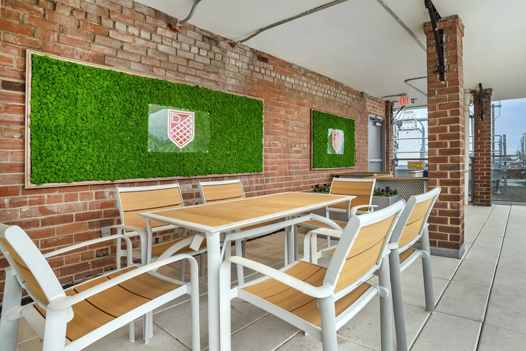 Dominion Rooftop High Top Table and Chairs