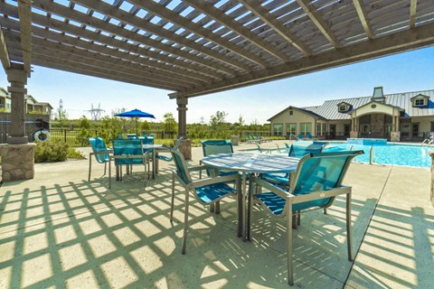 EagleCrossing_OutdoorSeating