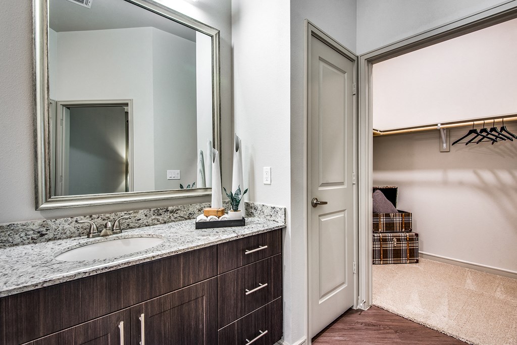 Eastshore on Lake Carolyn Bathroom