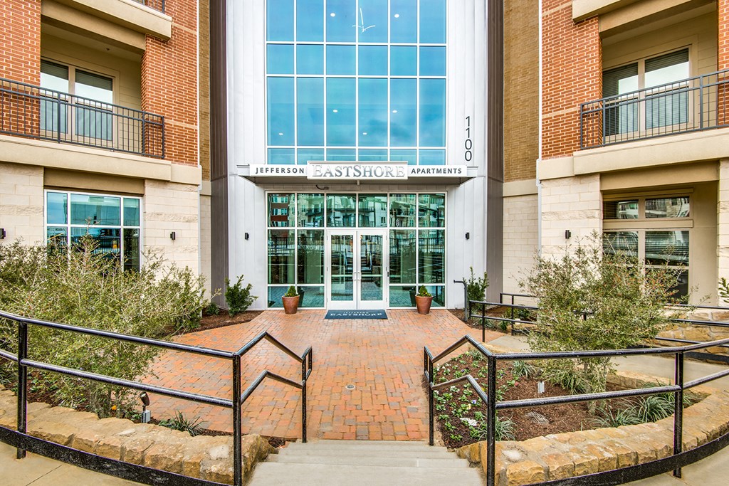 Eastshore on Lake Carolyn Exterior