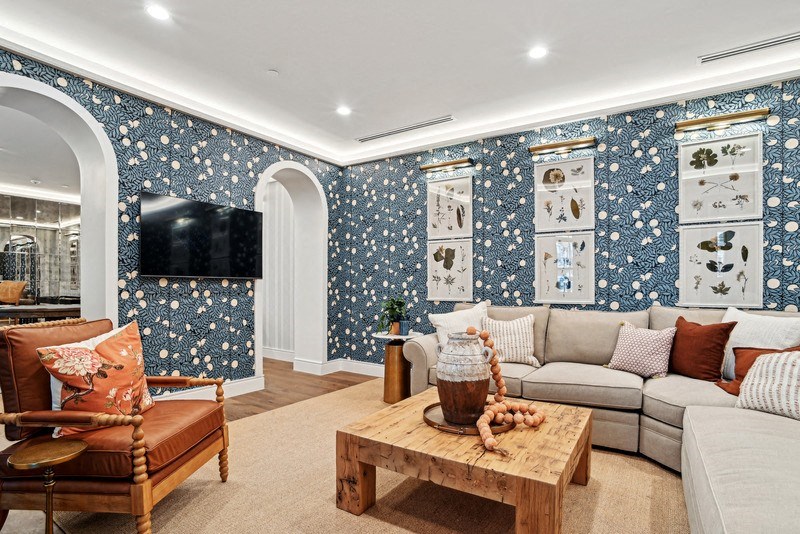 lounge area with a tv