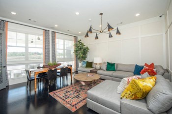 Clubhouse Lounge - Photo Gallery 13