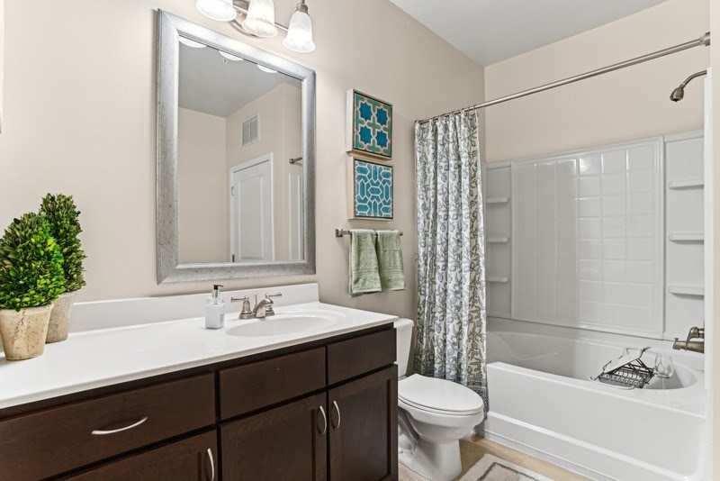 A bathroom with a white sink, toilet, and bathtub.