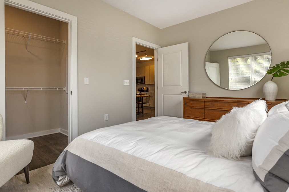 Hudson 5401 apartments bedroom