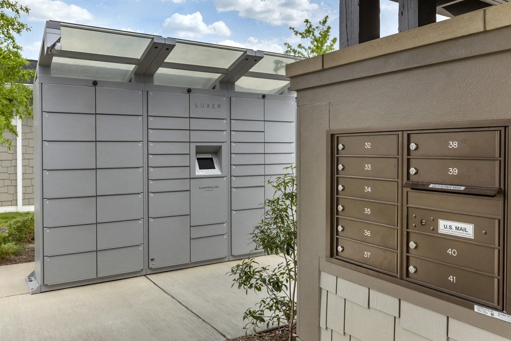 Hudson 5401 apartments mail center