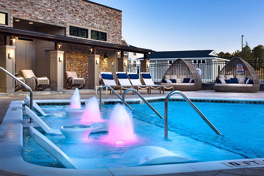 Hudson 5401 apartments pool