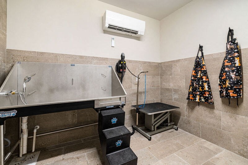 KnollatBriarChapel_PetSpa