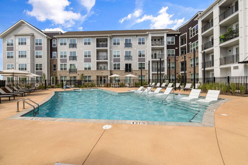 KnollatBriarChapel_Pool