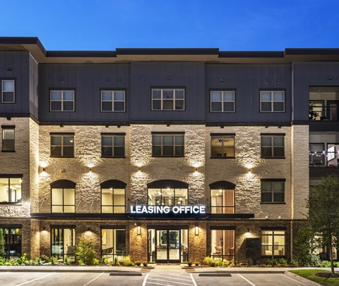 Linz At The Station Exterior