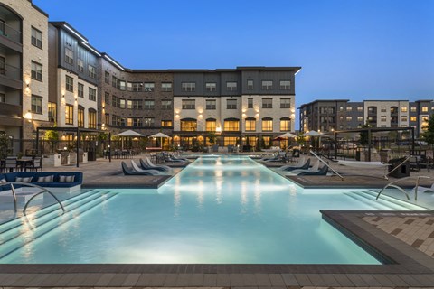 Linz At The Station Pool