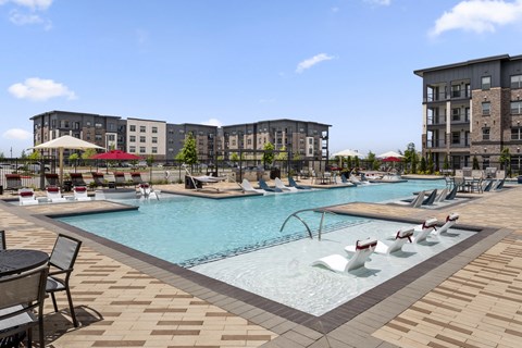 Linz At The Station Pool