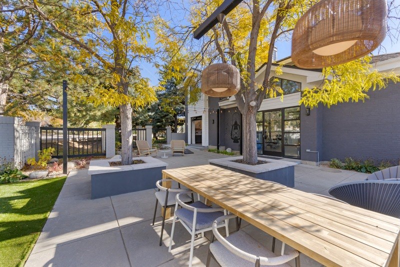 a picnic table and chairs in front of a building