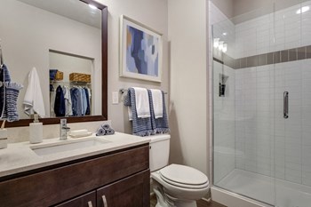 Metropolitan Bathroom - Photo Gallery 3