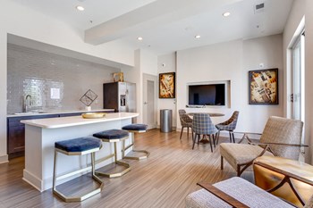 Metropolitan Clubhouse Seating - Photo Gallery 5