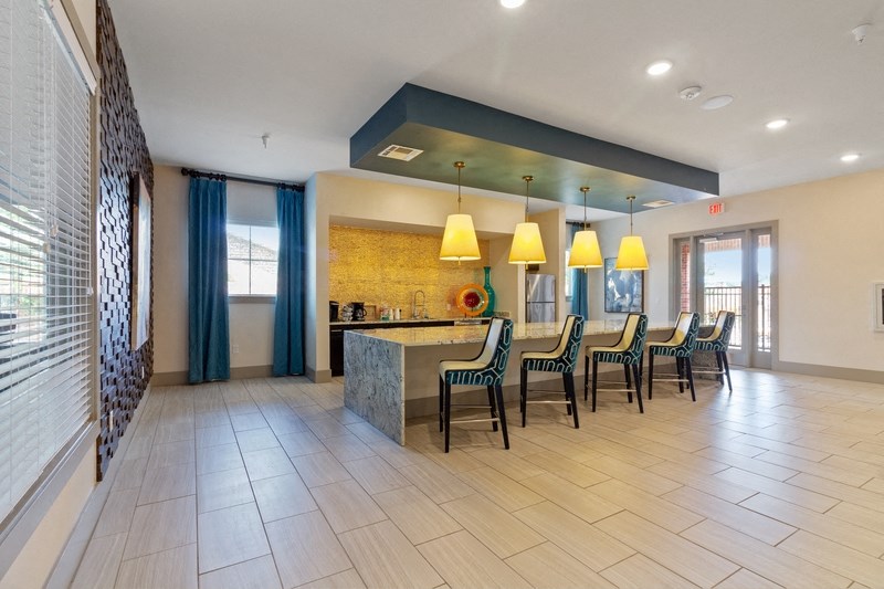 ParcatGarland_Clubhouse