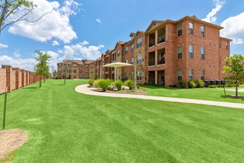 ParcatGarland_Exterior