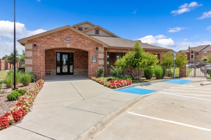 ParcatGarland_Clubhouse