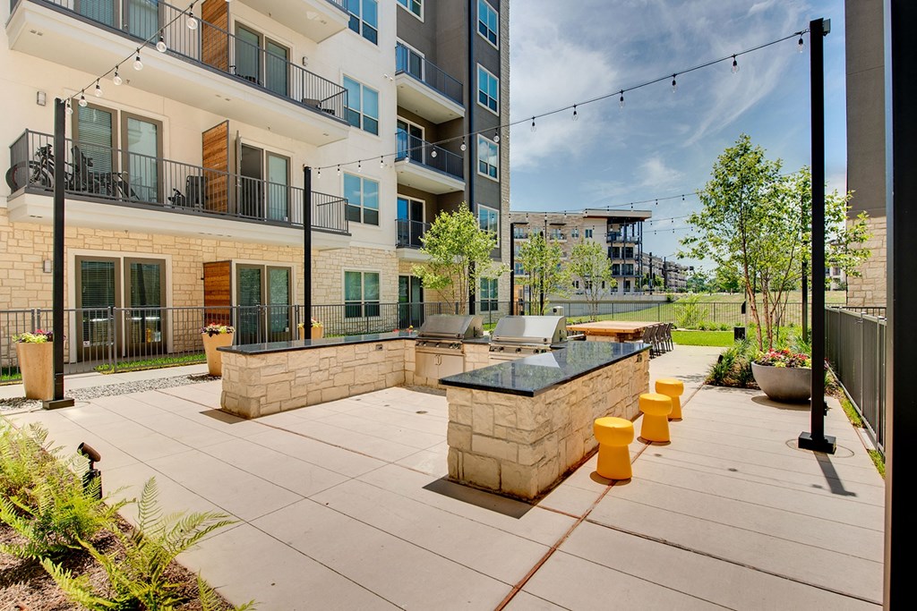 the preserve at ballantyne commons apartments patio with fire pit