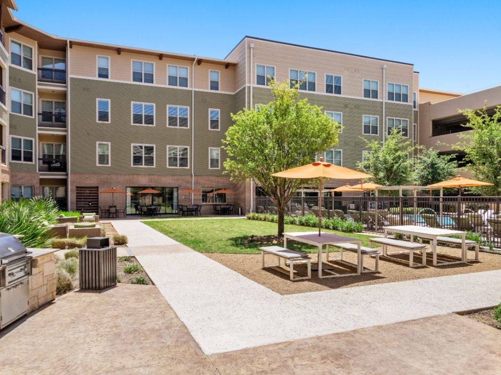 Roosevelt Arlington Commons Courtyard View