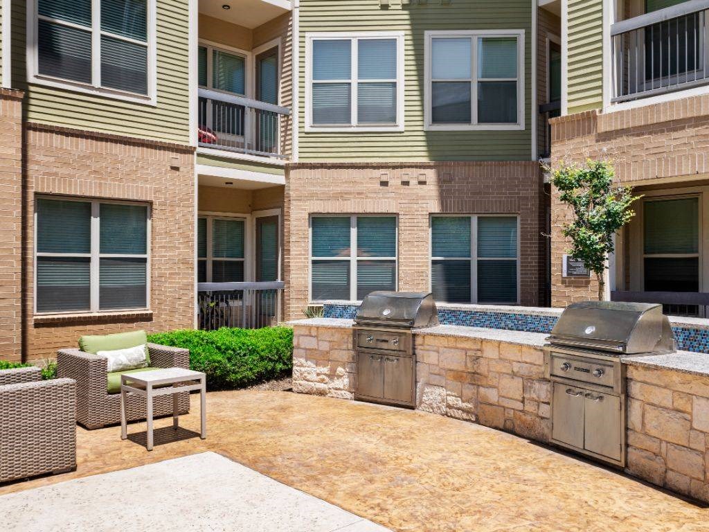 Roosevelt Arlington Commons Grills