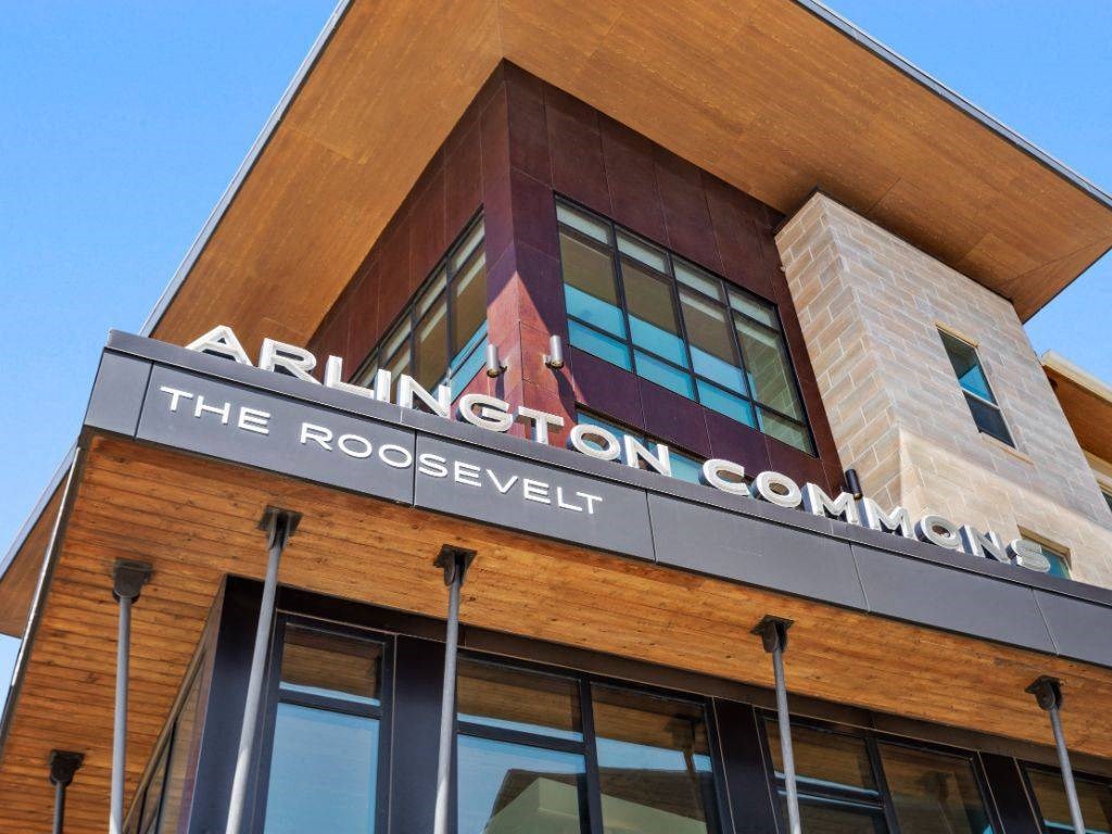 Roosevelt Arlington Commons Building Signage