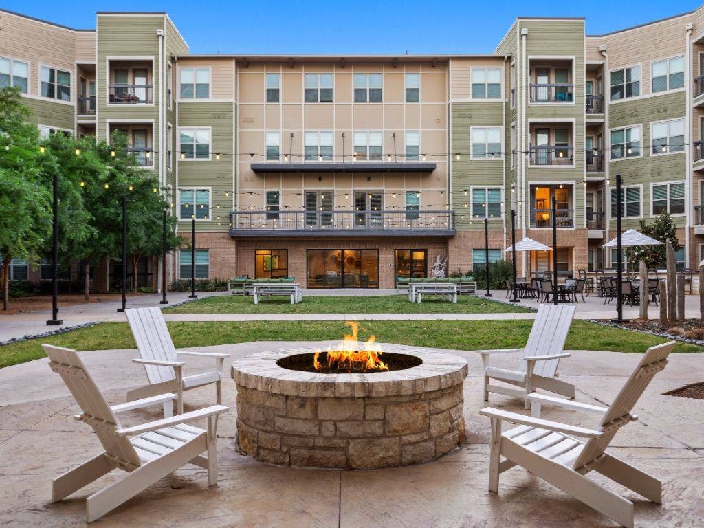 Roosevelt Arlington Commons Fire Pit