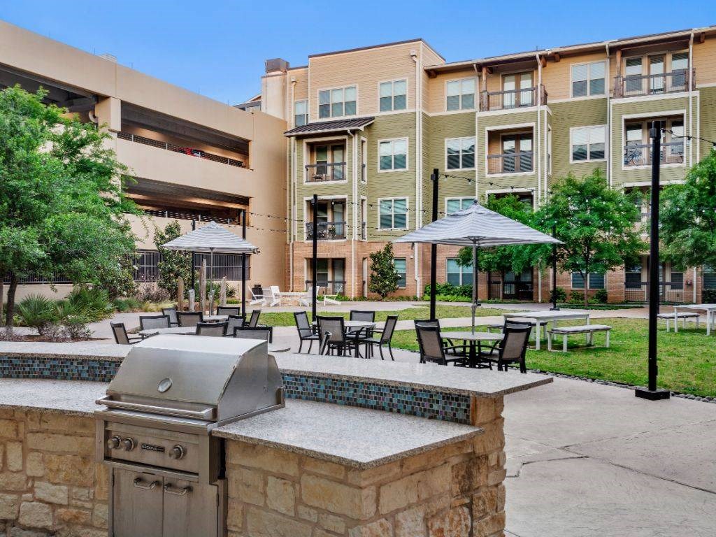 Roosevelt Arlington Commons Grills