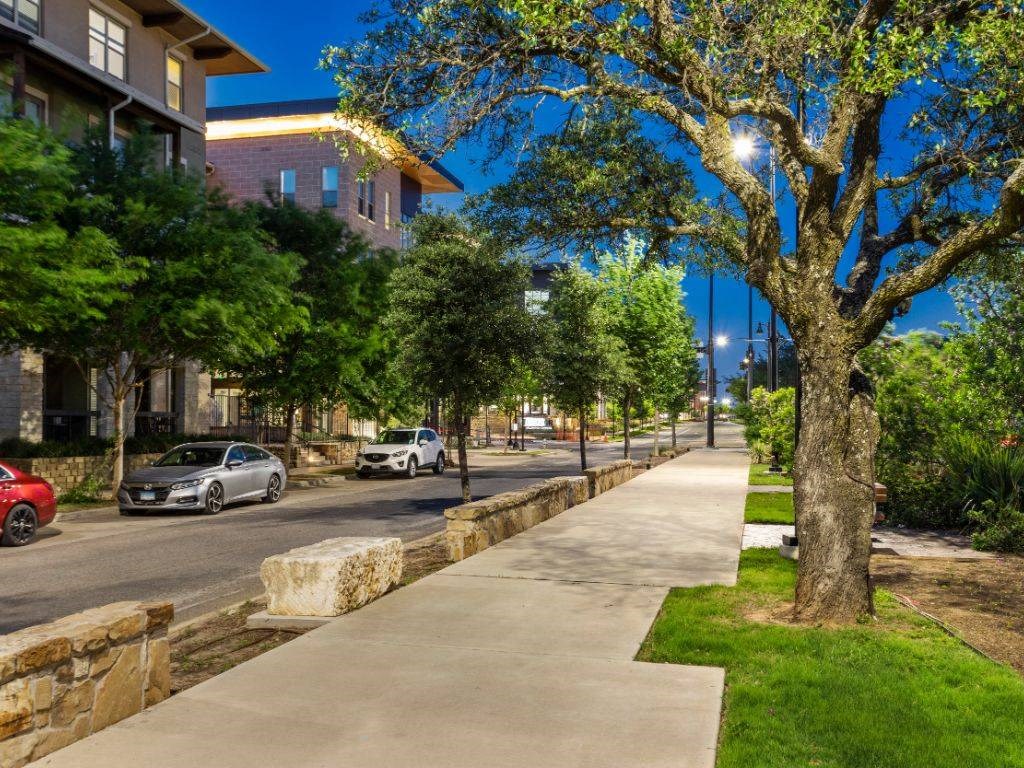 Roosevelt Arlington Commons Exterior Pathway