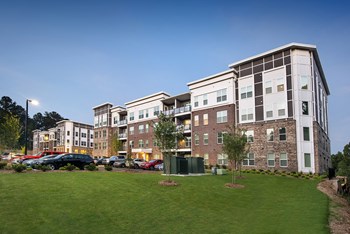 Exterior with grass and trees - Photo Gallery 4