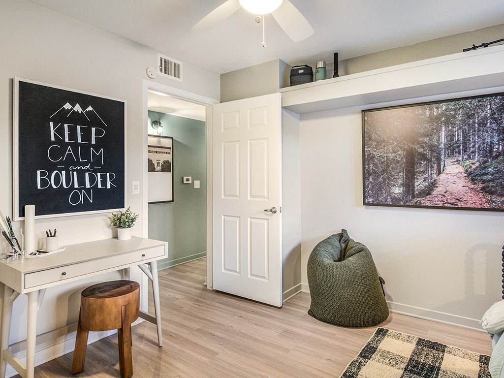 the residence on lamar apartment homes leasing office