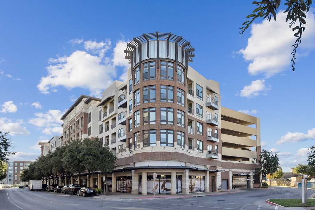 the building in which the hotel is located