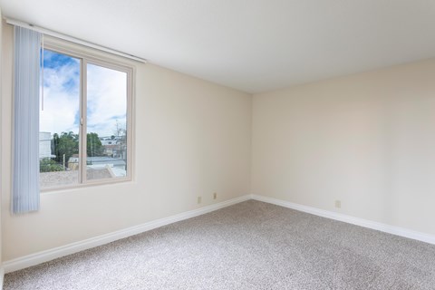 Room with a Carpeted Floor at Burbank Gardens Apartments, Sherman Oaks, California