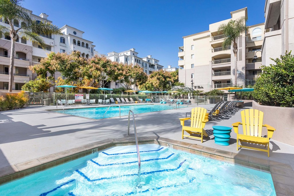 Hot Tub And Pool at La Jolla Crossroads Apartments, California, 92122