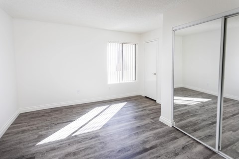 Room with Wooden Floor at Woodbridge Gardens, Toluca Lake