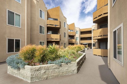 Courtyard at Encino Palms Apartments, Encino, California