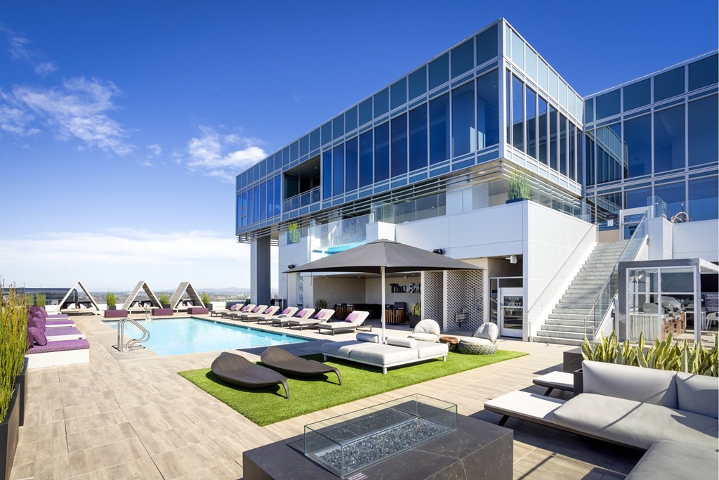 A modern house with a pool and lounge chairs. at LUX by Garden*, San Diego