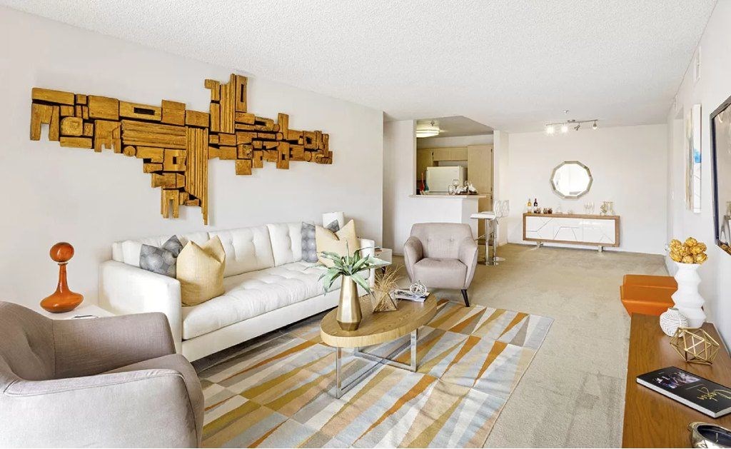 at La Regencia Apartments, San Diego, 92122