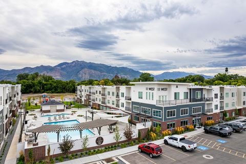 an aerial view of the hotel indigo with the mountains in the background
