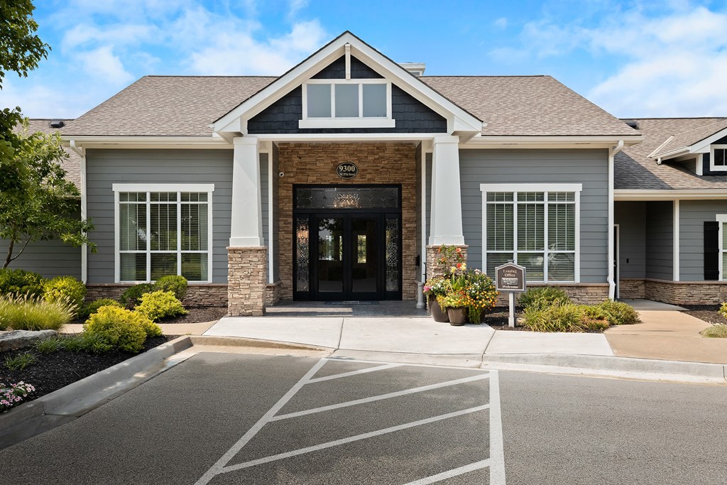 Carrington Place at Shoal Creek - Exterior building and parking