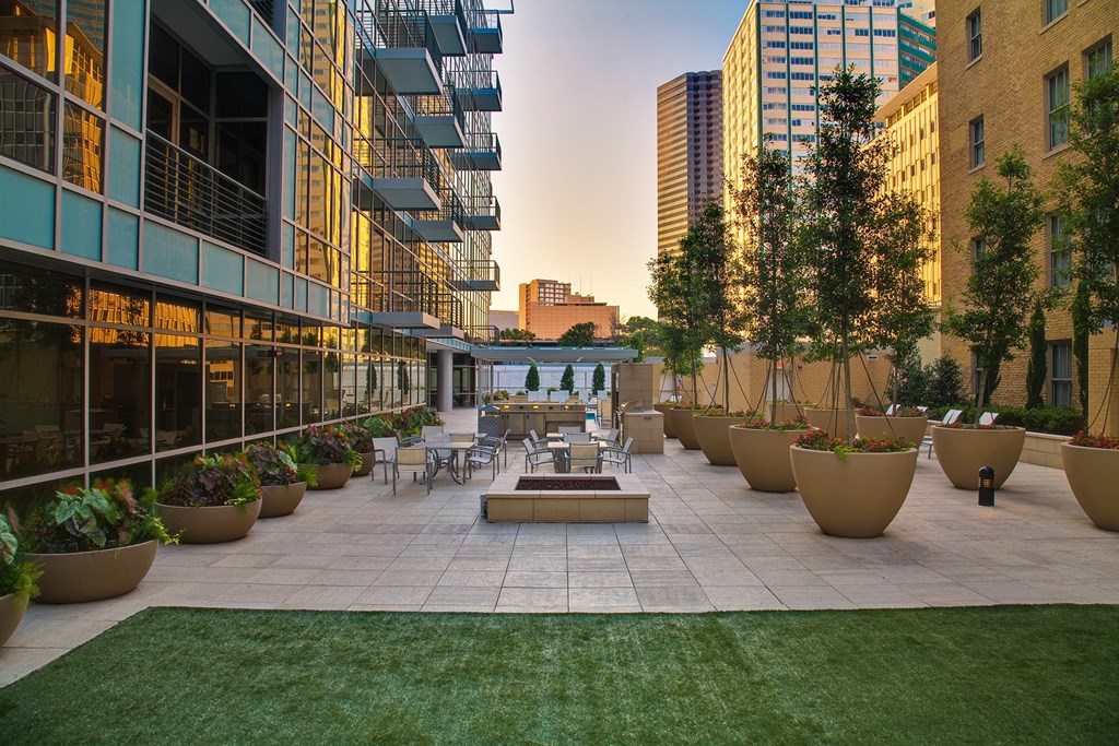 Terrace with fire pit and ample seating - Main 3 Downtown