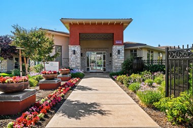 Quinn Crossing clubhouse entrance