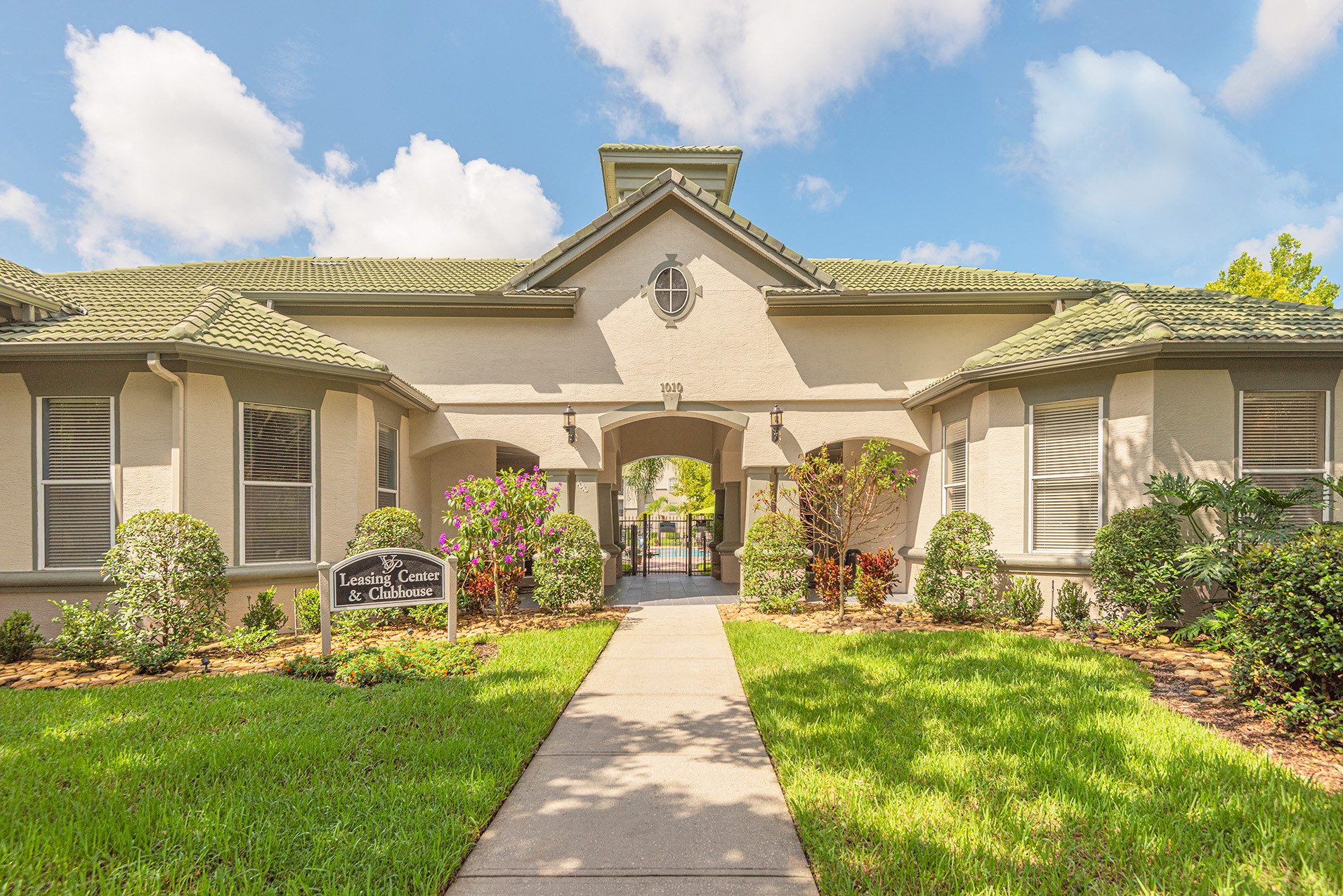Versant Place - Leasing center and clubhouse entrance
