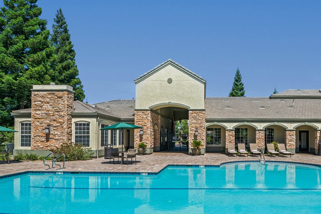 Resort-style swimming pool - Willow Spring Apartments